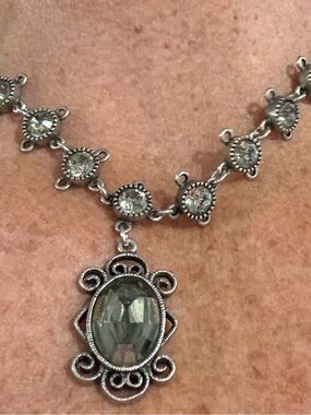VINTAGE Silver-Tone Gray Crystal Pendant Necklace for Women